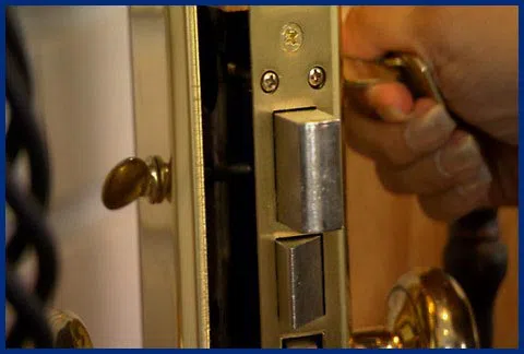 Winnetka Locksmith Winnetka, CA 818-531-9695 - apartment-lock-change